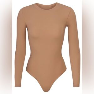 Skims Fits Everybody Long Sleeve Crew Neck Bodysuit - sienna (S)